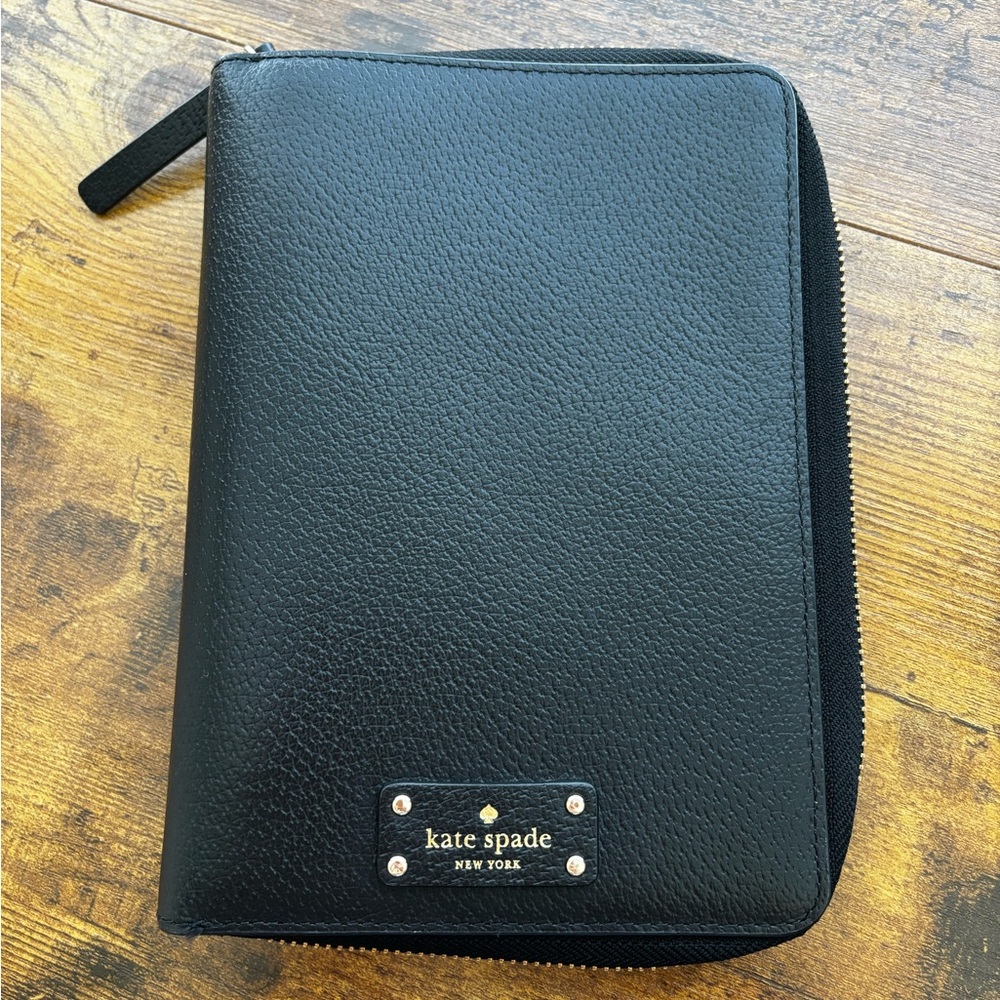 Kate spade black Wellesley planner pebble leather zip